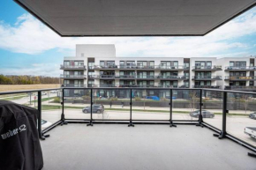 Modern 2BR Getaway in Innisfil Private Balcony BBQ